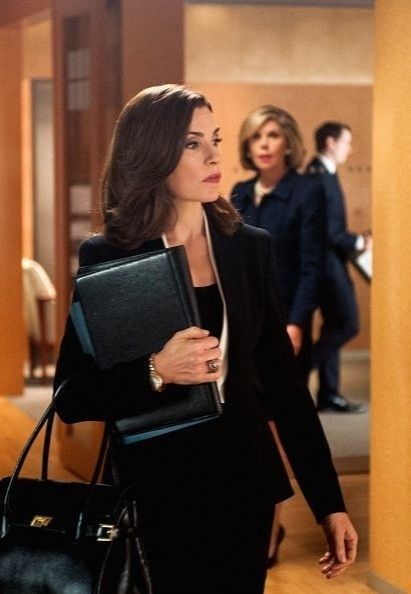 La Femme Certaine — Édith, lawyer, in her office